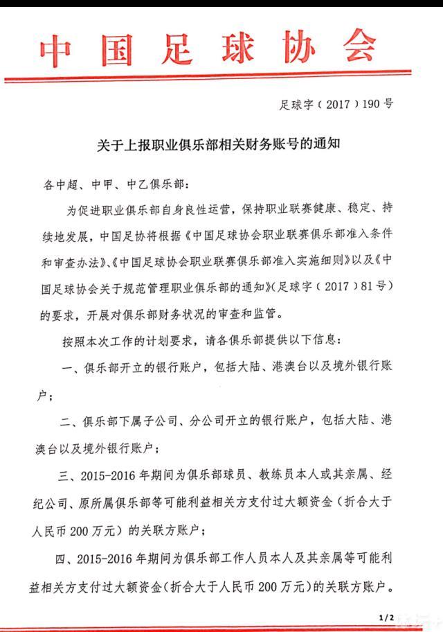 关于曼城的中场球员我一直都在观察我这个位置上其他球员所擅长的事情，看看我是否能够把这些都融入到比赛当中，这样我才能够成为一名更加全面的中场球员。